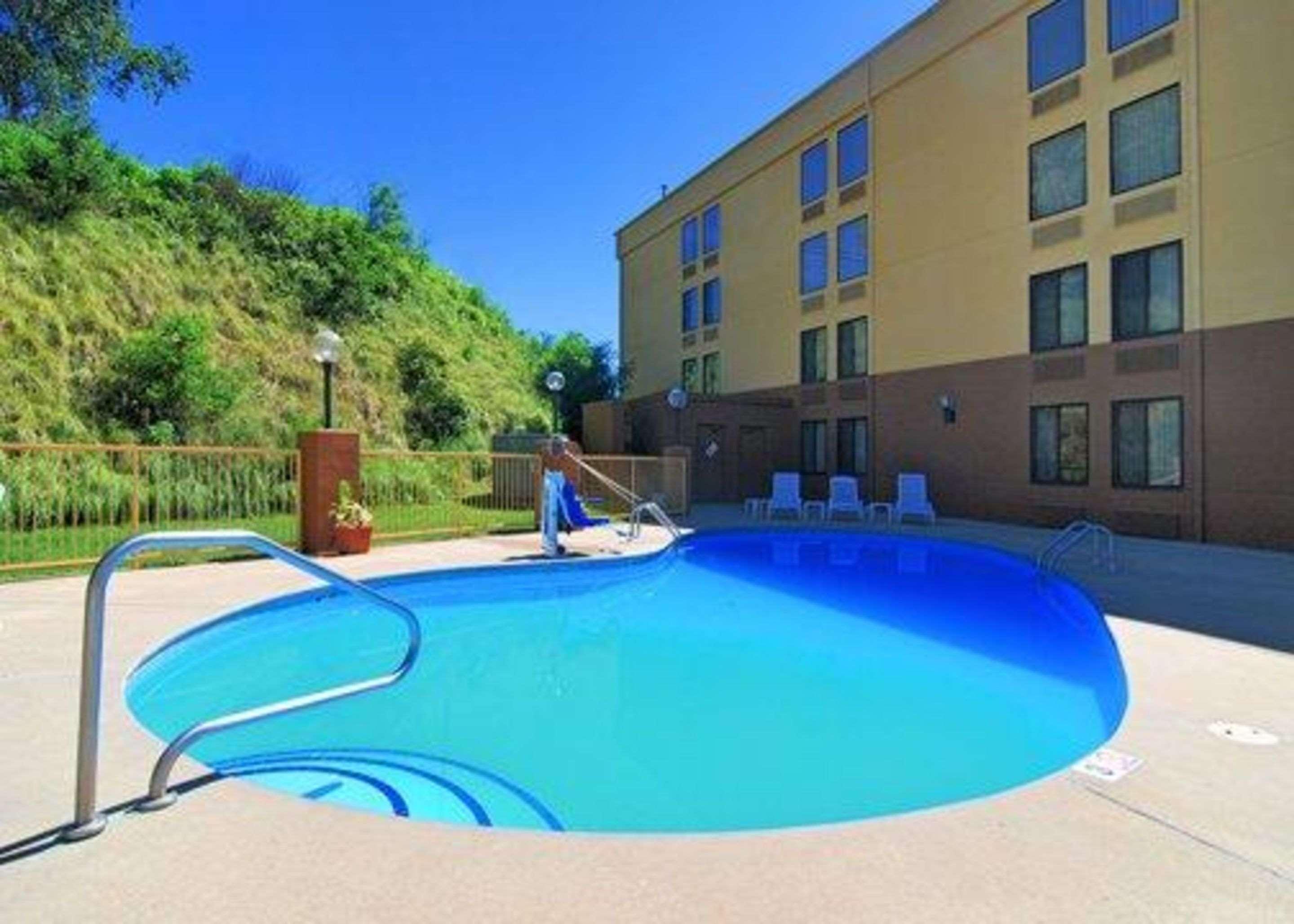 Comfort Inn North Of Asheville Mars Hill Екстериор снимка