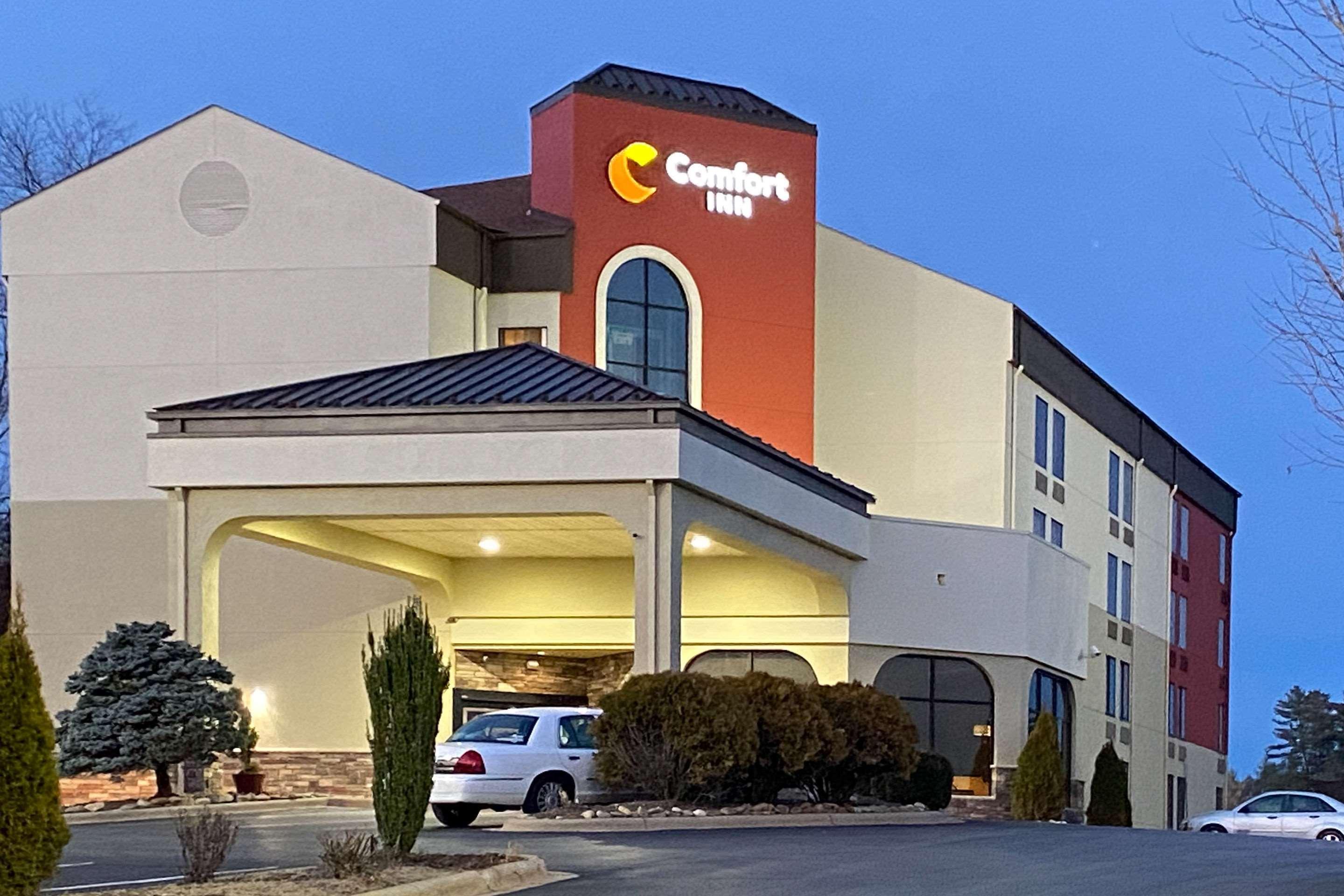 Comfort Inn North Of Asheville Mars Hill Екстериор снимка